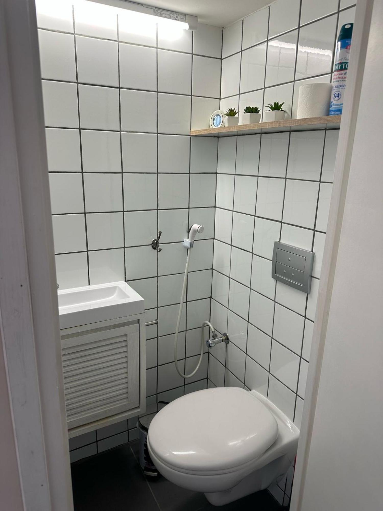 Studio Calme Et Agreable Avec Acces Jardin Partage Le Bar-sur-Loup Buitenkant foto
